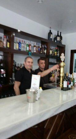 Entre Tapas Y Algo Mas